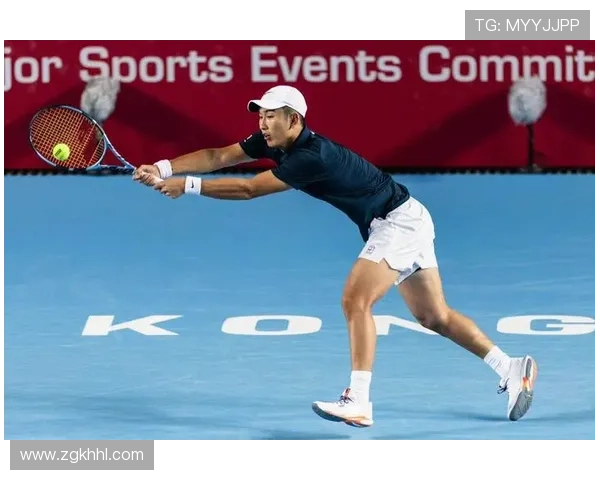 网球赛季激战正酣 大满贯冠军争夺战火热开启 选手表现引发热议